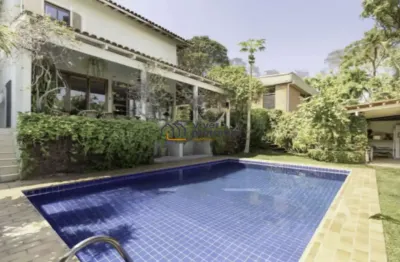 Linda residência em rua fechada no jardim leonor - morumbi