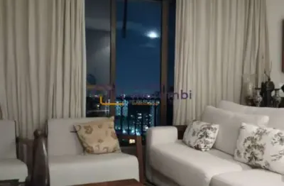 Apartamento reformado com 170m², 3 quartos sendo 1 suíte e 3 vagas!