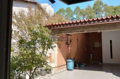 Casa com amplo quintal e muito verde na região do portal do morumbi !