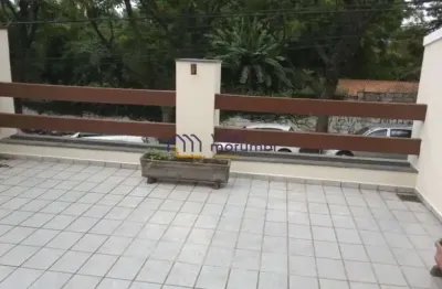 Sobrado em excelente localização com amplo comércio no entorno !