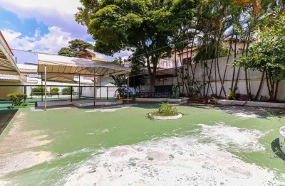Oportunidade de investimento: casas comerciais em localização estratégica