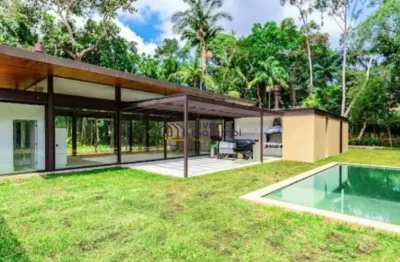 Casa de condomínio com 5 quartos,sendo 5 suítes/ 8 banheiros/ 734 mts²/ térrea / piscina/alto padrão