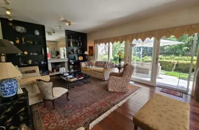 Casa em excelente condomínio fechado/cidade jardim/4 quartos/elevador privativo/ jardim de inverno./