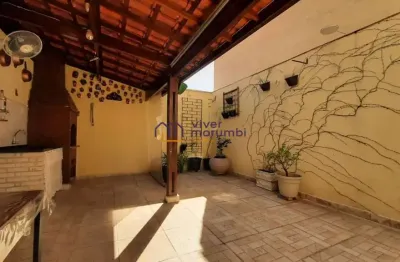 Ótima casa em excelente localização/ 3 suítes/ ampla sala/ churrasqueira/ quintal/ vagas para autos!