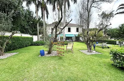 Casa residencial de alto padrão no jardim guedala - 3 suítes e amplo jardim!