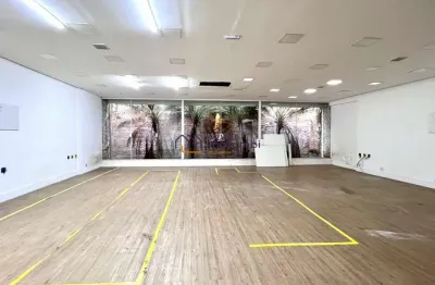 Casa comercial para alugar na Alameda dos Nhambiquaras, --, Moema, São Paulo