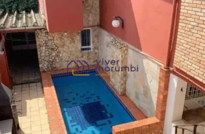 Casa Residencial no Morumbi - 3 Dormitórios (2 Suítes) / Piscina