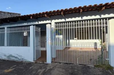 Casa térrea grande próximo a avenida 31 de março no bairro cristo rei- 03 quartos codigo: 30786