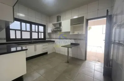 Casa em condomínio fechado com 3 quartos para alugar na Das Palmeiras, 9998, Jardim Imperial, Cuiabá