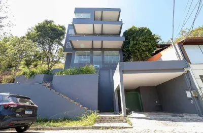 Baixou !!!-open house vende: triplex com  4 suites  no condomínio ubá independência- pendotiba