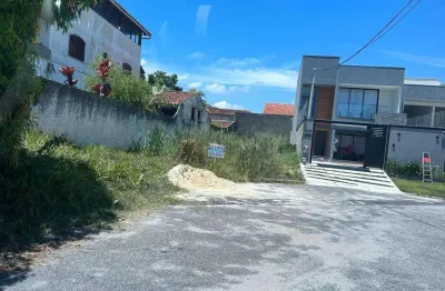 Terreno em camboinhas com 180m2 , com 7, 50  de frente , em ótima localização próximo do mar.