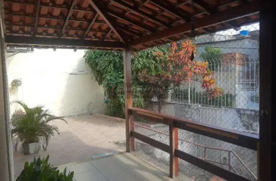 Open house vende ótima casa, toda em porcelanato 1 linha, 3 quartos, sendo 1 com suíte, centro sg