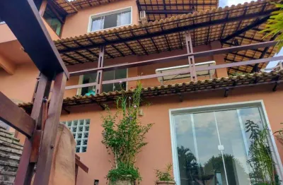 Open house vende casa triplex em itacoatiara com 5 quartos, sendo 4 suítes e 4 vagas de garagem!!!
