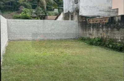 Open house vende terreno plano e murado , em rua calçada no engenho do mato!