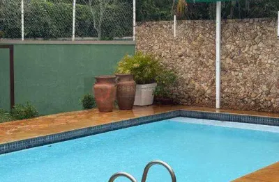 A open vende excelente casa linear em camboinhas, muito terreno , campo de futebol, piscina churras