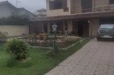 Open house vende: casa de 3 quartos na região oceânica, próximo ao barravento.