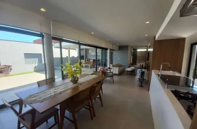 Casa em Condomínio para Venda em Bragança Paulista, Condomínio Flamboyant, 3 dormitórios, 1 suíte, 3 banheiros, 4 vagas