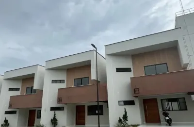 Vendo casa no condomínio marianne - casa ampla e com area de lazer completa