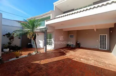 Casa com 5 dormitórios para alugar, 232 m² por r$ 5.000,00/mês - altos do paraíso - botucatu/sp