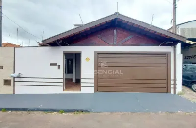 Casa com 4 dormitórios à venda, 250 m² por R$ 700.000,00 - Vila dos  Lavradores - Botucatu/SP