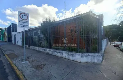 Casa com 3 dormitórios para alugar, por R$ 6.000/mês - Centro - Botucatu/SP