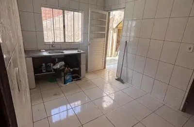 Casa com 2 quartos para alugar na Rua Buriti dos Lopes, 167, Jardim Rosana, Guarulhos por R$ 1.700