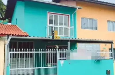 Casa sobrado a venda prox. praia de bombas merc koch financiamento ok bombinhas
