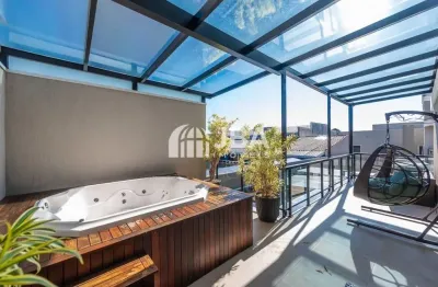 Triplex em condomínio, com spa e área gourmet, energia solar