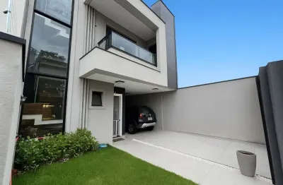 Sobrado com ótimo acabamento com terraço mais jacuzzi , movéis planejados na cozinha e quartos.