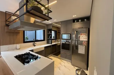 Sobrado com ótimo acabamento com terraço mais jacuzzi , movéis planejados na cozinha e quartos.