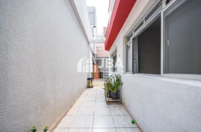 Apartamento na melhor localização das Mercês, quase esquina com a av. Manoel Ribas