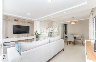 Residencial Villa Germanica  Este lindo sobrado triplex, com 140m² de área privativa, está localizado em um condomínio com 09 unidades internas, proporcionando mais privacidade e tranquilidade.  Situa