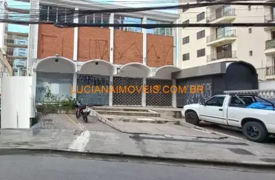 Predio comercial de 1.673 m² com varios salões e 25 vagas
