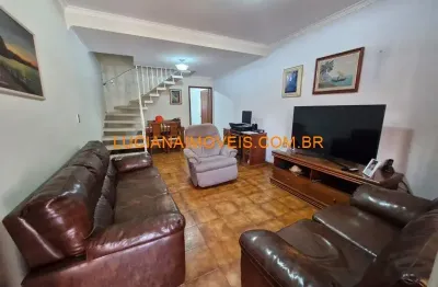 Casa com 2 quartos para alugar na Rua Pio XI, Alto de Pinheiros, São Paulo
