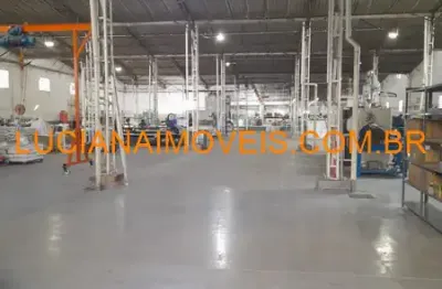 Galpão amplo com area construida de 4.500 m², terreno de 5.000 m²