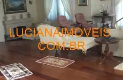 Sobrado para venda possui 260 metros quadrados com 4 quartos