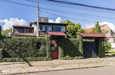 Casa com 3 quartos à venda na avenida guarujá, 140, guarujá, porto alegre, 235 m2 por r$ 749.000