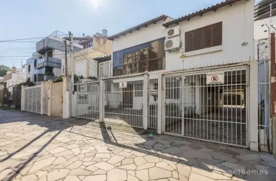 Casa com 6 quartos à venda na rua luzitana, 1938, higienópolis, porto alegre, 345 m2 por r$ 1.380.000