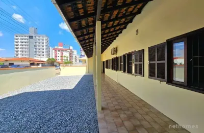 Casa com 7 quartos à venda na rua carlos boos, 76, gravata, navegantes, 251 m2 por r$ 980.000