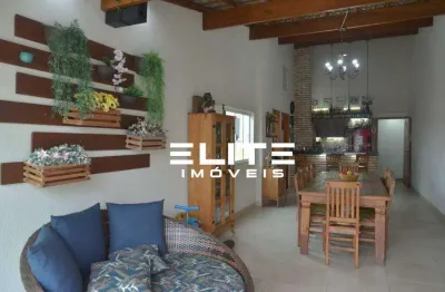 Maravilhosa cobertura com 180m² de área privativa ricamente mobiliada.