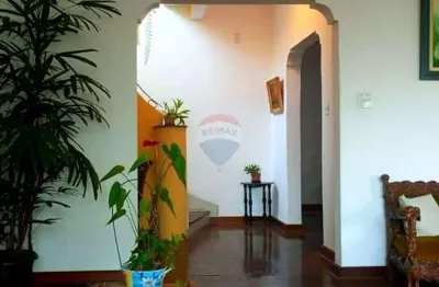 Casa sobrado - venda com 3 quartos e 2 banheiros, quintal, garagem 5 carros 193 m²