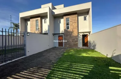 Sobrado no bairro união com pátio amplo nos fundos.