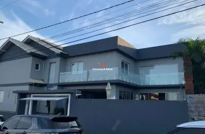 Casa à venda com piscina e vista da cidade em campo bom