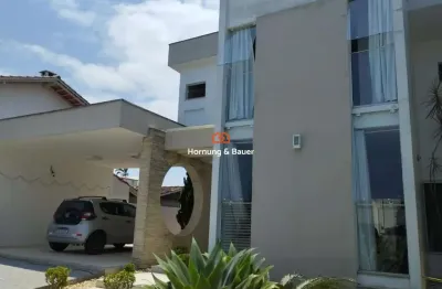 Casa com piscina e móveis planejados à venda no centro de balneário piçarras