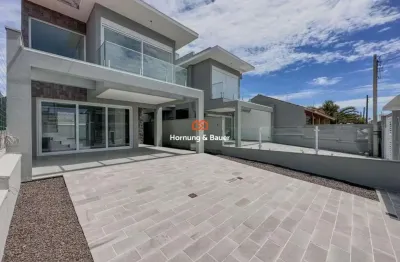 Sobrado à venda em capão da canoa, zona nova - churrasqueira e vista para o mar