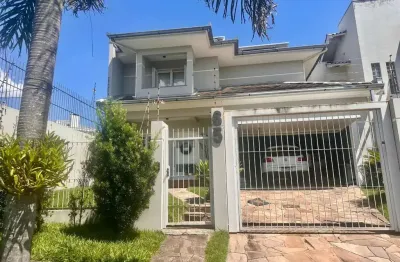 Casa semimobiliada com piscina e suíte master em Hamburgo Velho, Novo Hamburgo - EXCLUSIVIDADE!