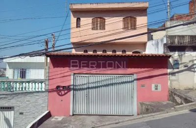 Vende-se sobrado com 03 dormitórios, 01 suíte, 05 vagas em jardim montreal são bernardo do campo.