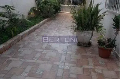 Vende-se casa térrea com 03 dormitórios, 01 suíte, 06 vagas de garagem em jardim da saúde são paulo