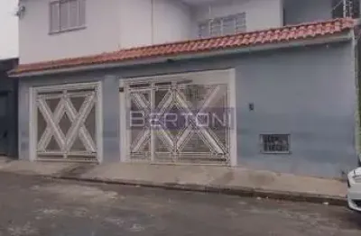 Vende-se sobrado com 02 dormitórios, 02 vagas com portão automático localizado em vila livieiro são paulo