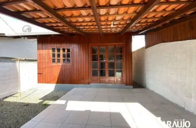 Casa com 2 quartos para alugar na Rua Ademar Barbi, 163, Espinheiros, Itajaí